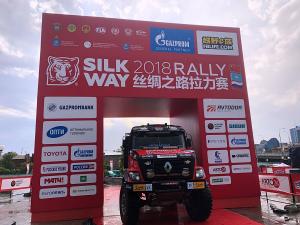 Na Silk Way Rally vyjíždí kamion s van den Brinkem