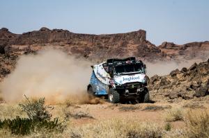 Unveiling Grit: Gert Huzink's Dakar Rally Expedition Marked by Challenges and Tenacity
