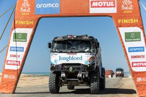 Gert Huzink Celebrates Strong Finish in the Grand Finale of the 46th Dakar Rally