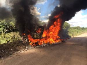 Tragédie! Kamion van den Brinka na Dakaru shořel