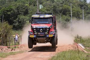 Martin wins at the Dakar, his crew’s truck takes the lead
